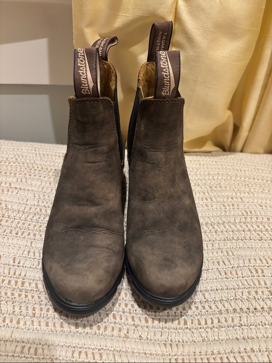 Blundstone Shoes - Blundstone women’s Dark Brown Chukka Boots
